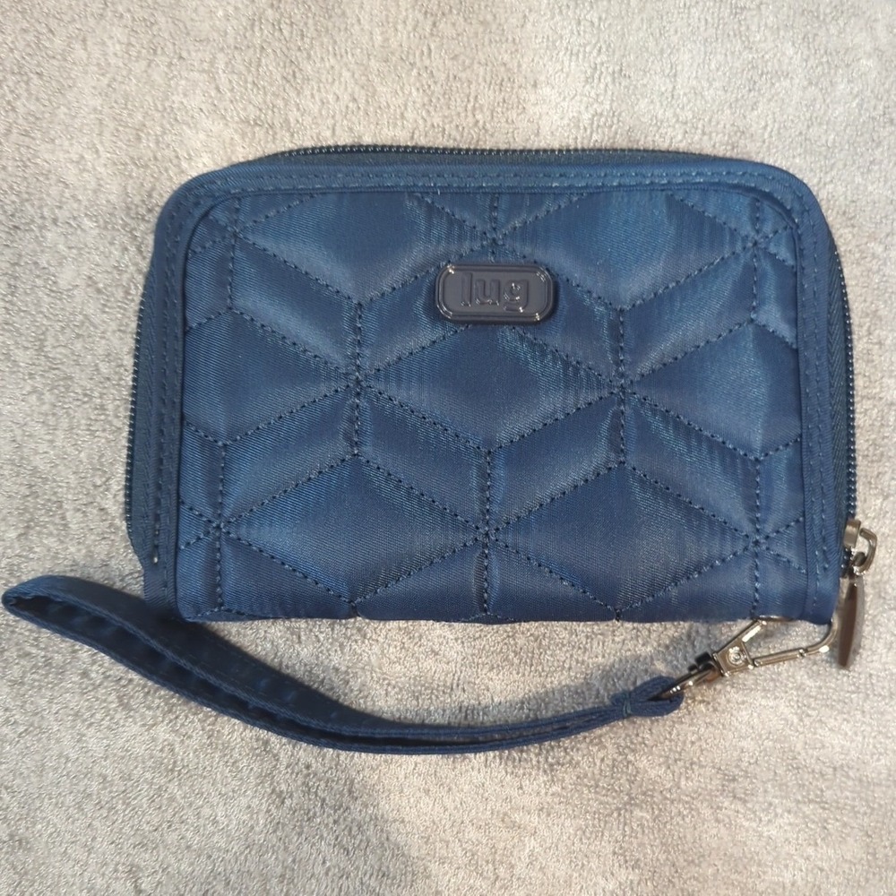 Lug Rodeo RFID Travel Wallet Navy Blue Quilted Wristlet Organizer Chevron Lining